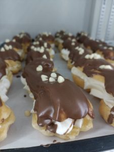 Chocolate Eclairs 8 Eclair